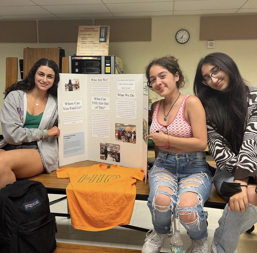 HIP+members+Catherine+Otero%2C+Jenna+Sakhleh+and+Camryn+Kreitman+all+present+information+to+incoming+freshmen+on+the+Health+Information+Project+club+in+April.